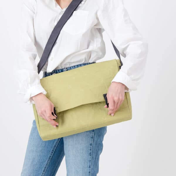 WREN Messenger Bag Olive 6 scaled